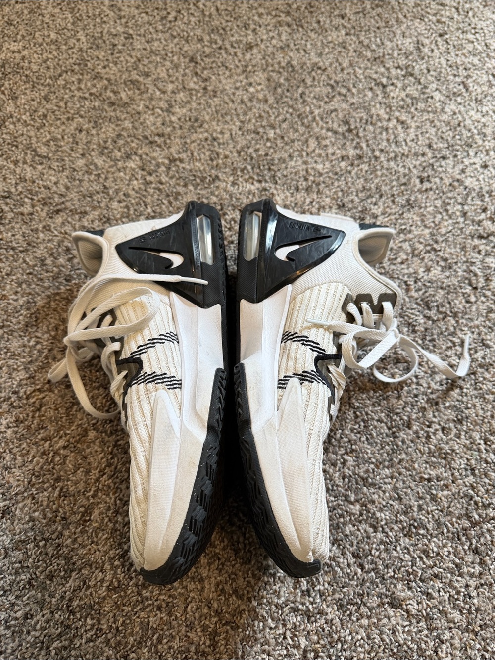 Nike LeBron Witness VI White and Black Basketball Shoes Size 10.5 - Picture 3 of 8